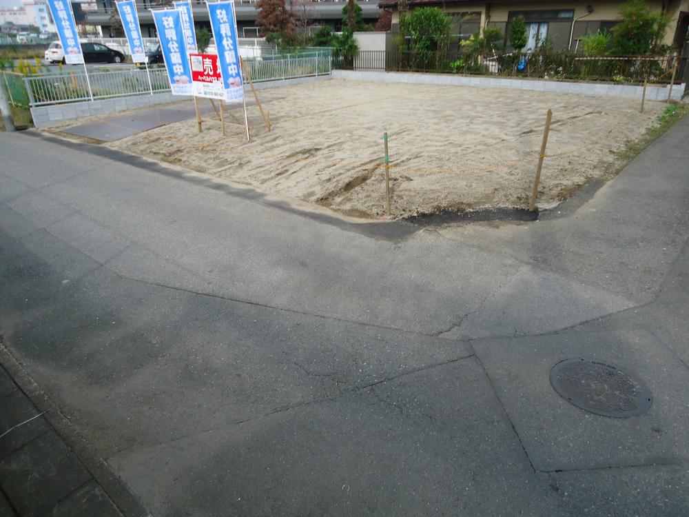 Local land photo. Location facing in two directions (southeast)