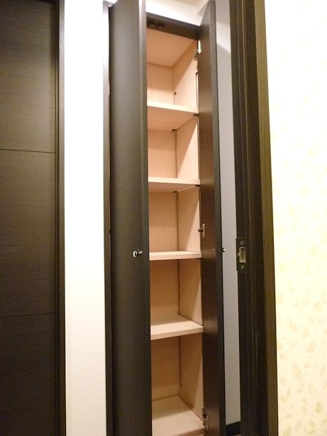 Receipt. It is something useful if there is a ceiling height of the storage in the hallway