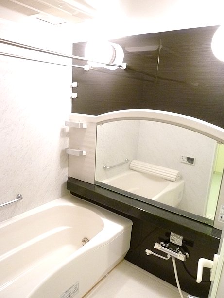 Bath. Spacious comfortable bath time with reheating & bathroom dryer