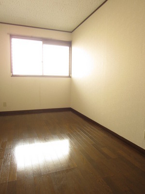 Living and room. 4.2 Pledge Western-style!