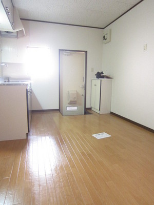 Living and room. 6 Pledge Western-style! You can also ensure your meal space!