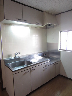 Kitchen. Storage lot! You can have windows ventilation!