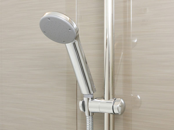 Bathing-wash room.  [Shower slide bar] According to the people and the attitude to use, Has adopted a shower slide bar to the height and angle of the shower can be adjusted freely.