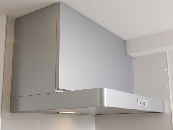 Kitchen.  [Rectification Backed range hood] It has adopted the current plate to up the suction efficiency of the air to the range hood. Care is also a simple oil stains also take a quick wipe.