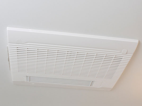 Bathing-wash room.  [Bathroom ventilation heating dryer] In also humid season, Bathroom ventilation heating dryer for drying in the bathroom. It worked as a dryer of clothes on the day of the night and rain.