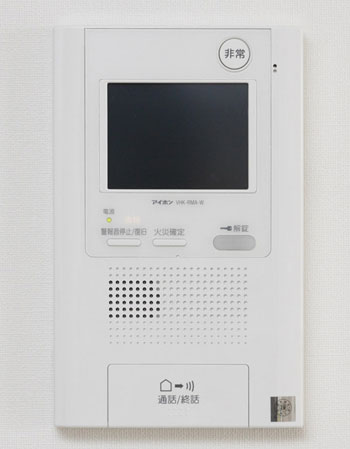Security.  [Auto-lock system with a TV monitor to shut out a suspicious person in advance] In a TV monitor of each dwelling unit, Check the visitor who is in the entrance hall. It is safe because it unlocked from the check with the video and audio. (Same specifications)