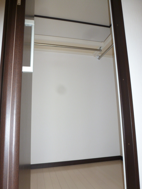 Receipt. It comes with a convenient walk-in closet