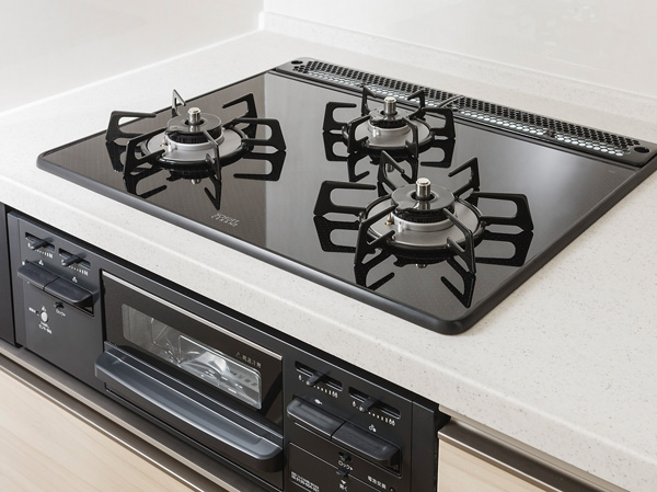 Kitchen.  [Glass top ・ Built-in stove] Safe design equipped with a temperature sensor to the whole mouth. Happy to clean a glass plate that has combined the beauty and strength. Adopt a comfortable without water type grill to clean it.