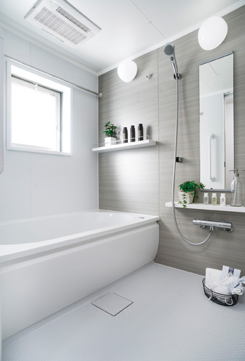 Bathing-wash room.  [Bathroom] Tightly cover the periphery of the tub with a heat insulating material, A decrease in temperature even after four hours is adopted thermos tub of energy-saving type of about 2.5 ℃.  ※ TOTO examined