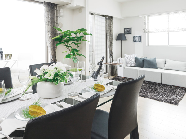 Room and equipment. It pours plenty of sunshine, Wherever pleasant comfortable living space. (living ・ dining / Model Room A1g type)