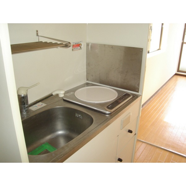 Kitchen. IH with stove