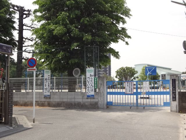 Primary school. Municipal Mitsuhashi to elementary school (elementary school) 290m