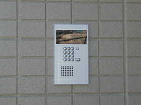 Entrance. Auto is with a lock