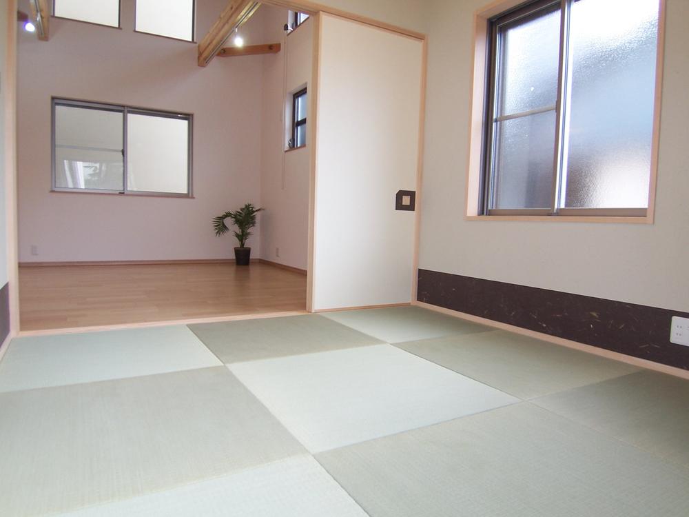 Other introspection. Diatomaceous earth The Japanese wall goods. Diatomaceous earth is, It is a natural material with a humidity effect and deodorizing effect.