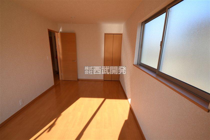 Non-living room. 1 Building