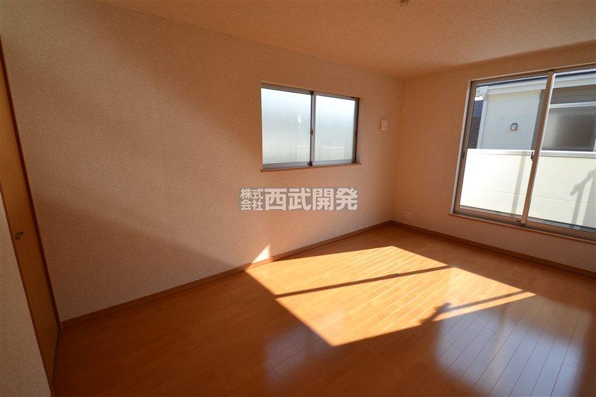 Non-living room. 1 Building