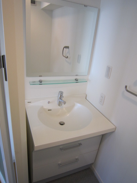 Other. Independent wash basin