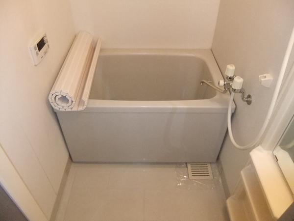 Bath. Bathing with a follow fired