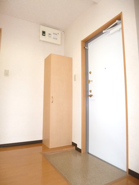 Entrance. We of course also with shoe box