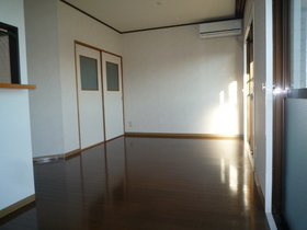 Living and room. LDK as seen from the kitchen side.