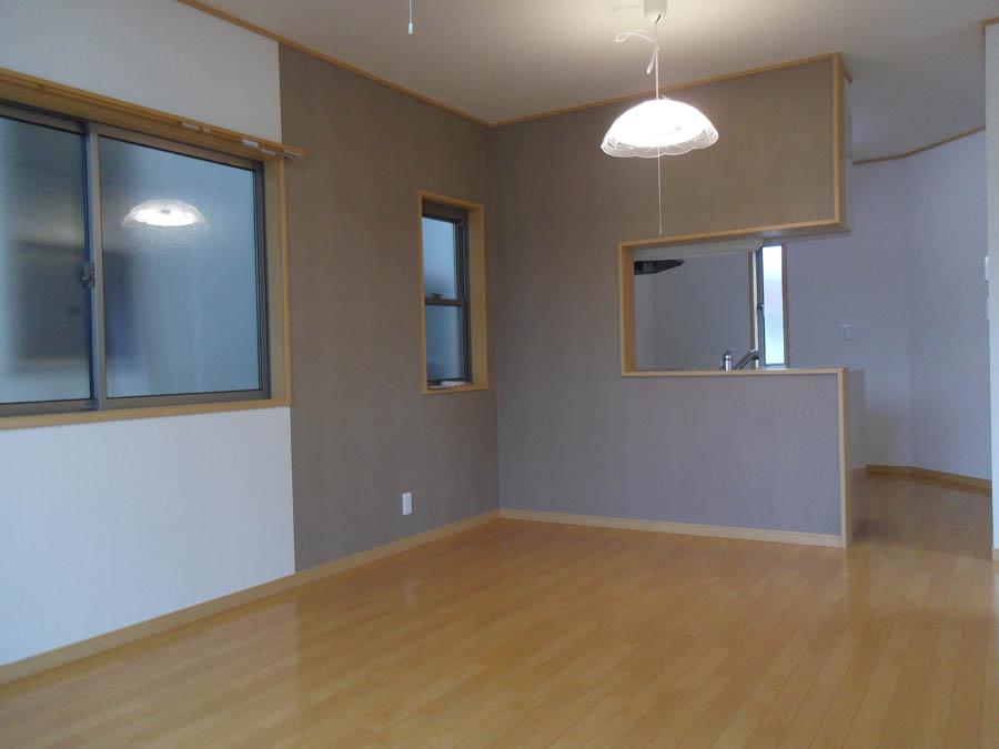 Living. Was building completed. Such as the actual image from per yang, We have to wait all the time so you can see directly. 