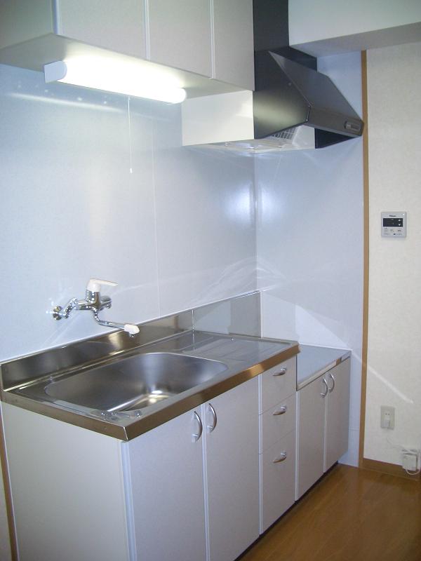 Kitchen. Storage-rich kitchen! 