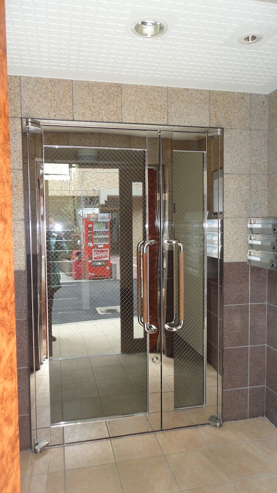 Entrance. Entrance auto lock