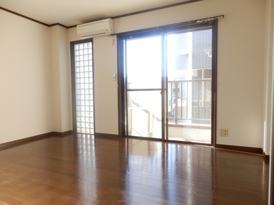 Living and room. Day good! !