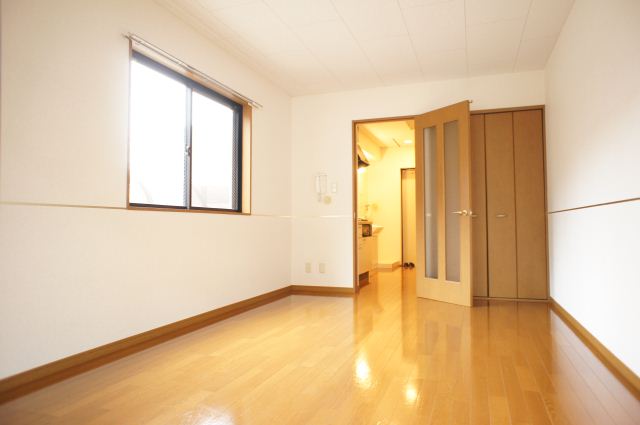 Living and room. Because the corner room there is a two-way window