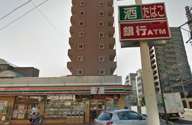 Convenience store. Seven-Eleven (convenience store) to 350m