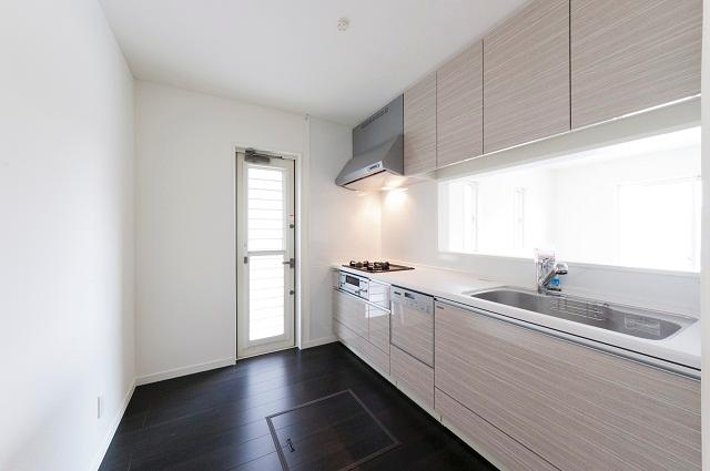 Kitchen. Adopt a user-friendly system kitchen (14 Building). 