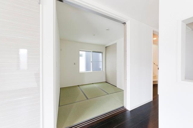 Non-living room. The play room for children, Tsukaimichi variety of Japanese-style room such as a spacious relax room (14 Building). 