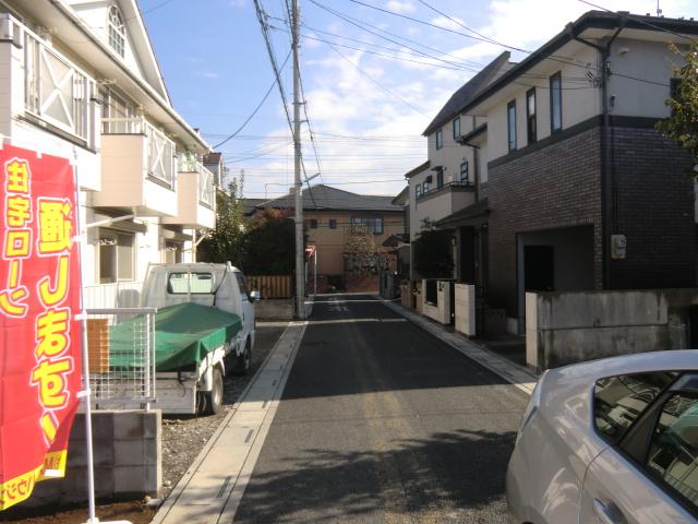 Local photos, including front road. Local (11 May 2013) Shooting