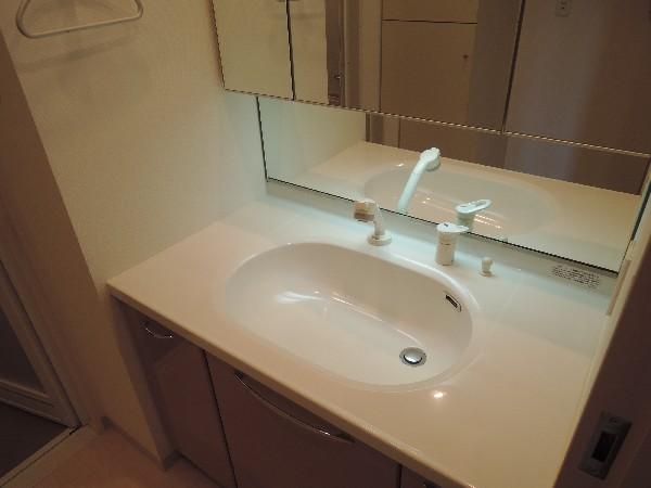 Wash basin, toilet