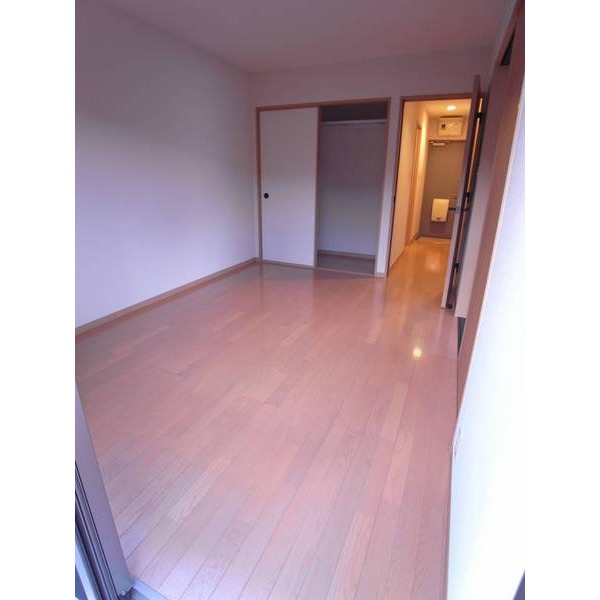 Living and room. Western-style 6 Pledge