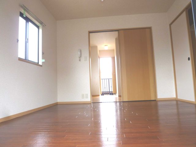 Living and room. Air-conditioned. 