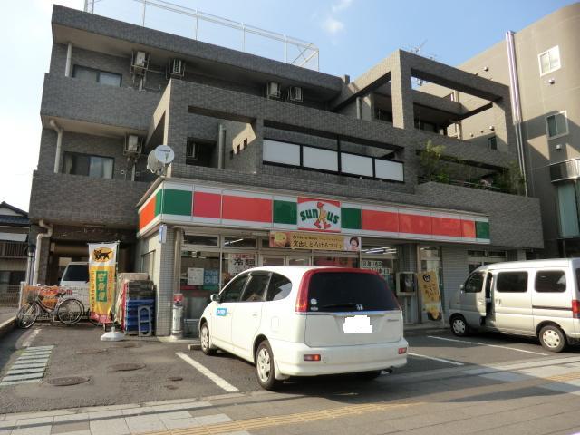 Convenience store. 584m until Thanksgiving (convenience store)