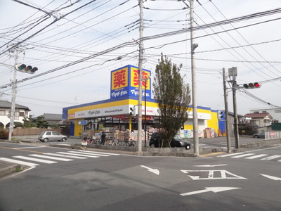 Dorakkusutoa. Matsumotokiyoshi 140m until (drugstore)