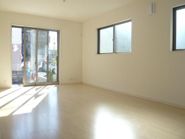 Living. ◆ Bright living!