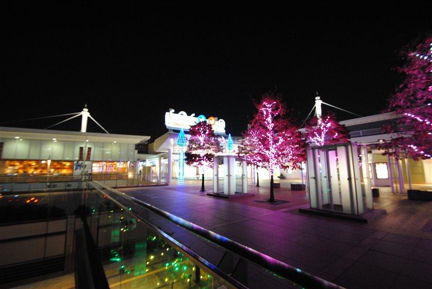 Shopping centre. 830m until Cocoon Saitama New Urban Center