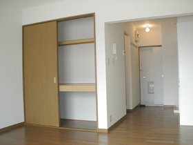 Living and room. Western-style 8 pledge