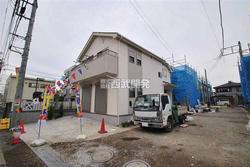 Local photos, including front road. 1 Building site (November 2013) Shooting