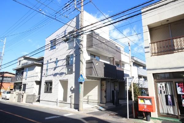 Local appearance photo. Open feeling of a lot of corner lot! Forever simple appearance will pull the eye to be loved. 