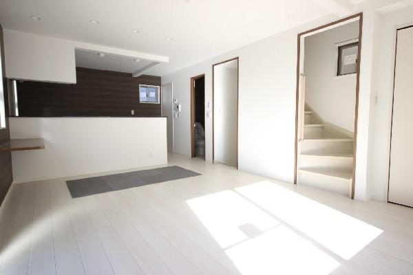 Living. Detached interior introspection Pictures - room with clean tones and living white design