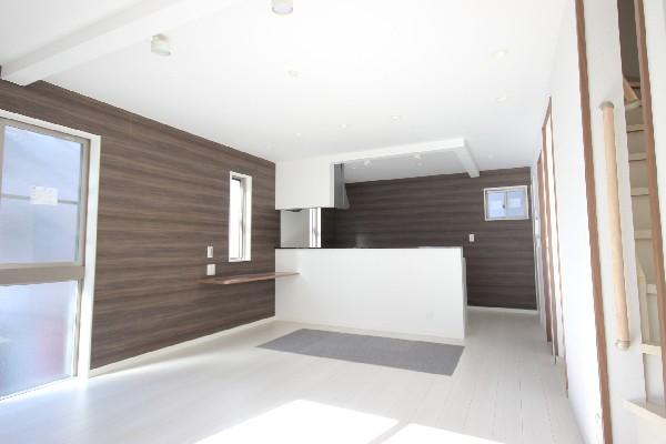 Living. Detached interior introspection Pictures - true because living window is most expressive living living stairs and "Have a nice day" to the family, "Welcome back."