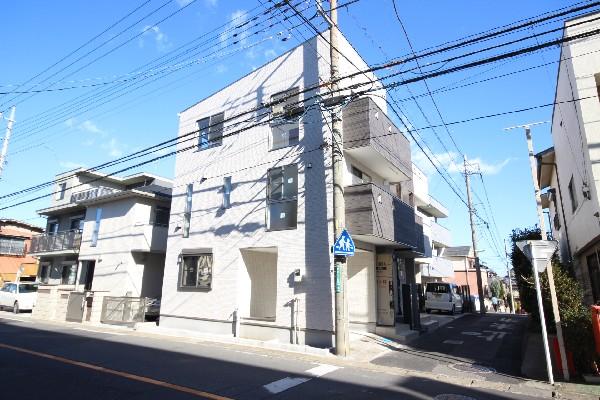 Local appearance photo. Line Tsukai stylish appearance. Also striking modern shades