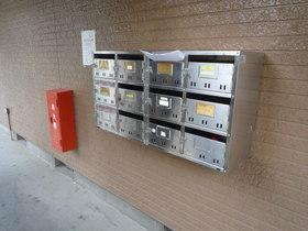 Other common areas. There is set post to 1F.