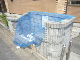 Other common areas. ☆ On-site waste storage ☆