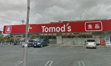 Dorakkusutoa. Tomod's 660m until (drugstore)