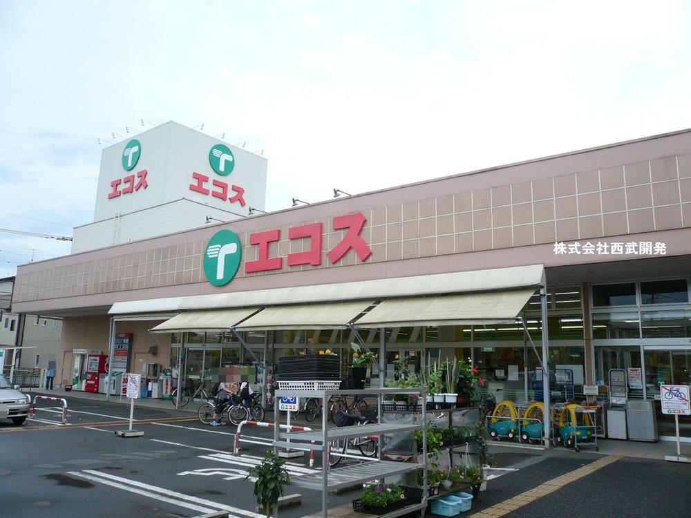 Supermarket. 500m to Ecos